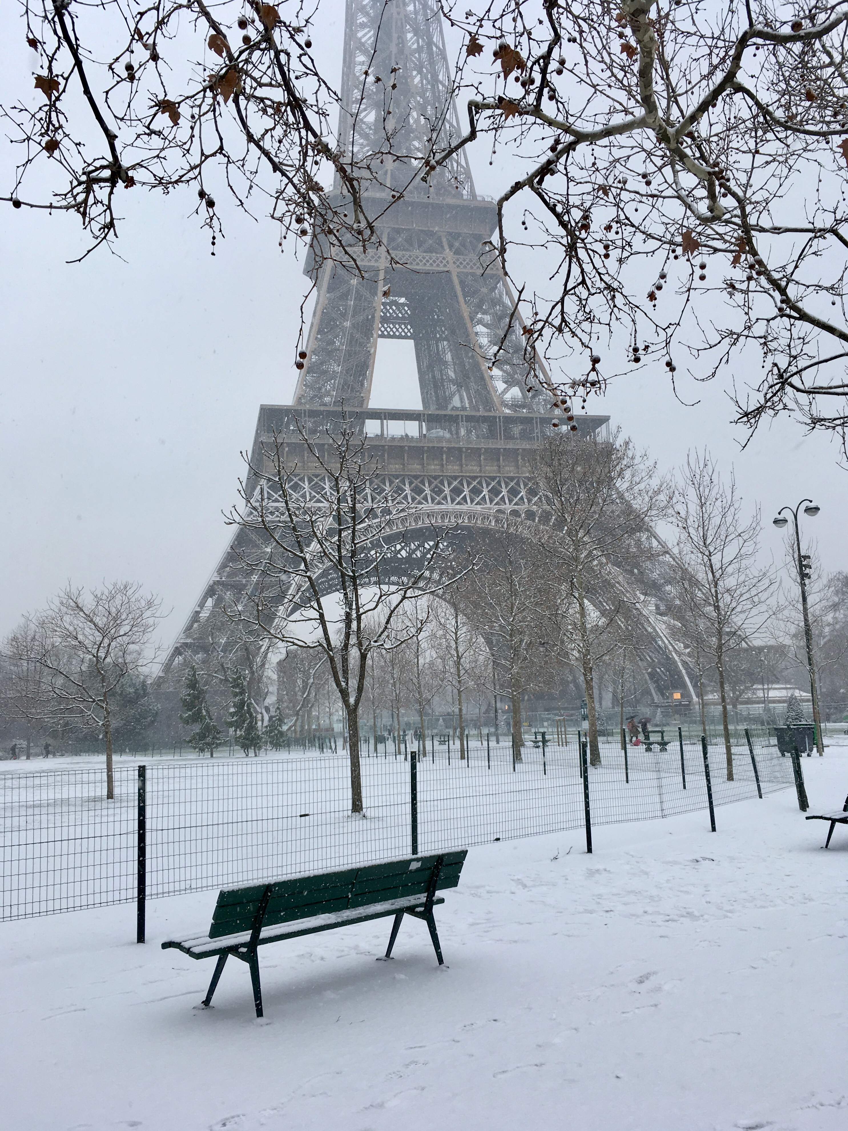 париж снег